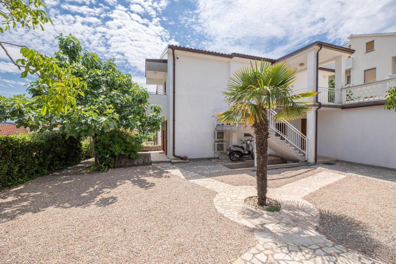 Apartments Vjeko Крк Экстерьер фото