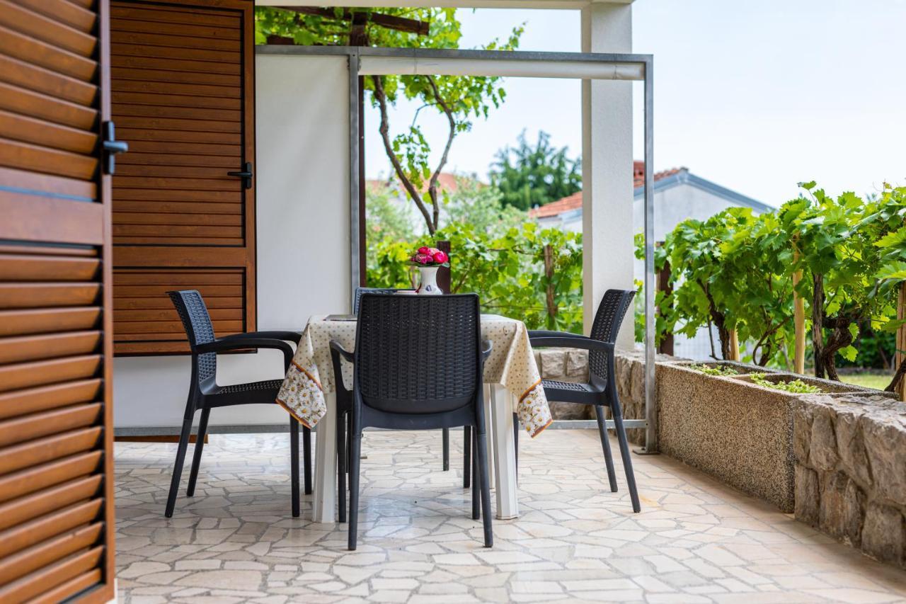 Apartments Vjeko Крк Экстерьер фото